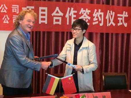2014年5月陜西滿意環(huán)保建材有限公司*技術顧問聘任簽約儀式！